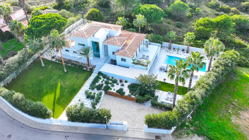 Impressive 3+2 bedroom villa located in Fonte Algarve