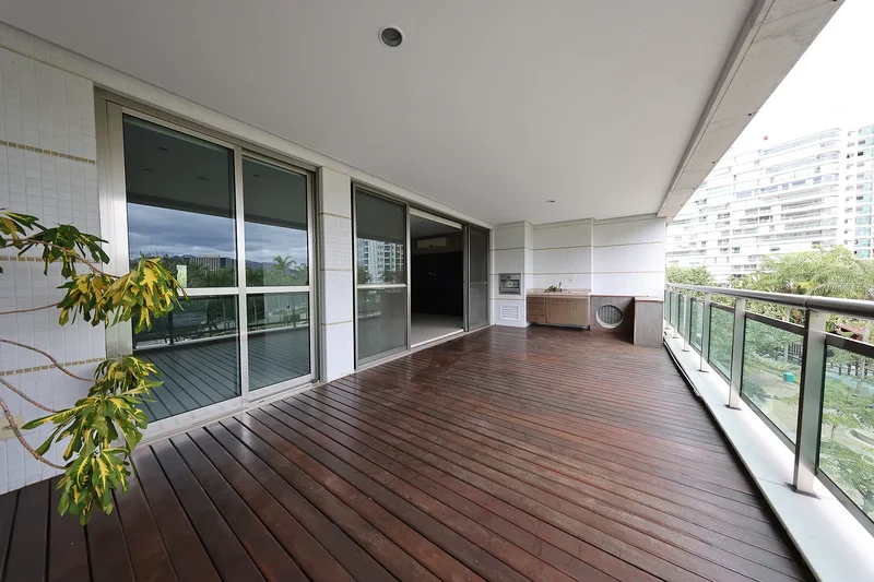 Renovated Apartment With Gourmet Terrace And Club Style Amenities In Península