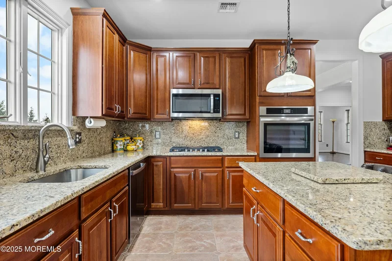 7 Hannah Mount Drive, Millstone, New Jersey, United States. - Photo 14