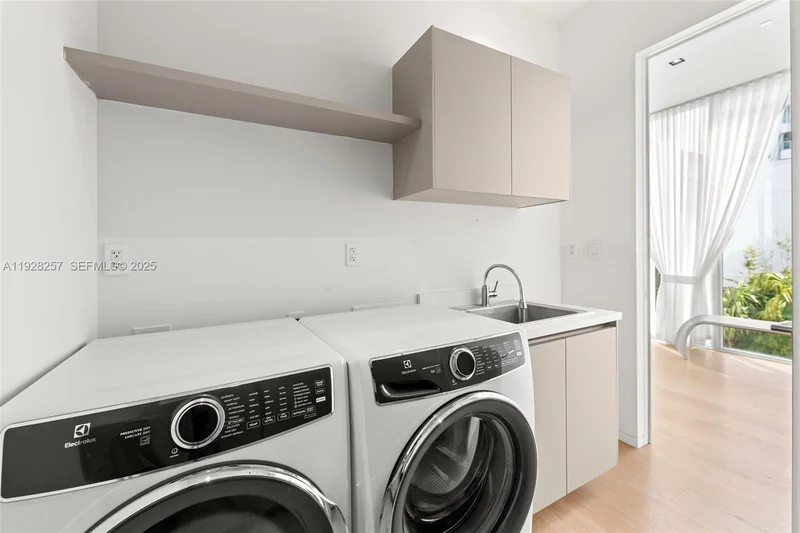 1031 W 48th st, Miami Beach, Florida, United States. - Photo 50