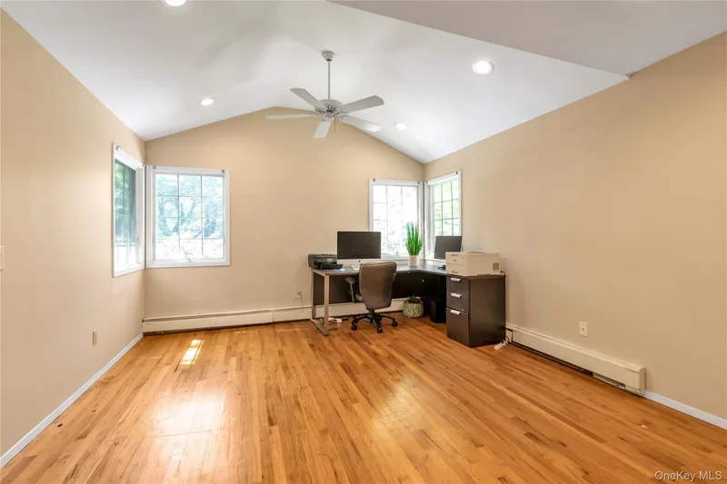 8 Lisa Drive, Huntington Station, New York, United States. - Photo 19