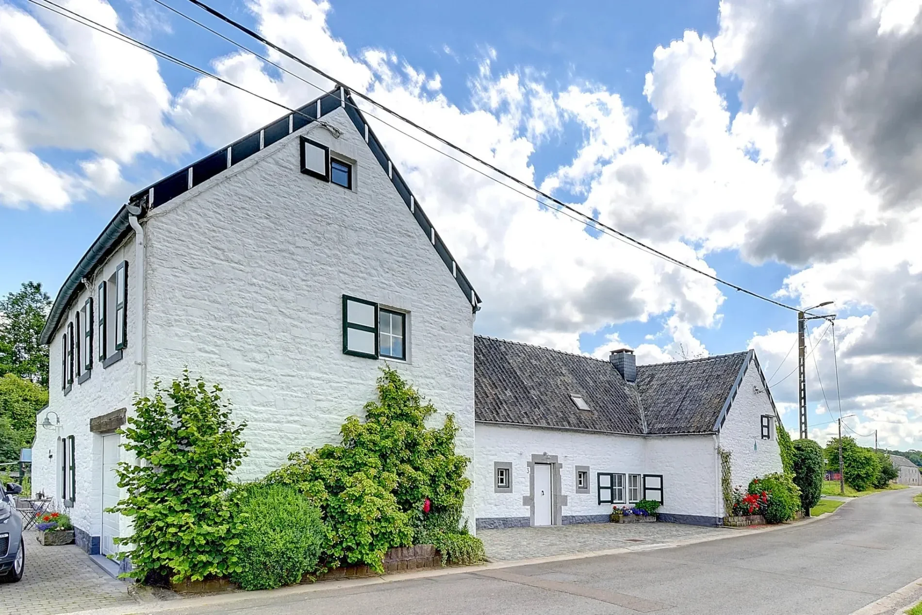 Exterior photo 4