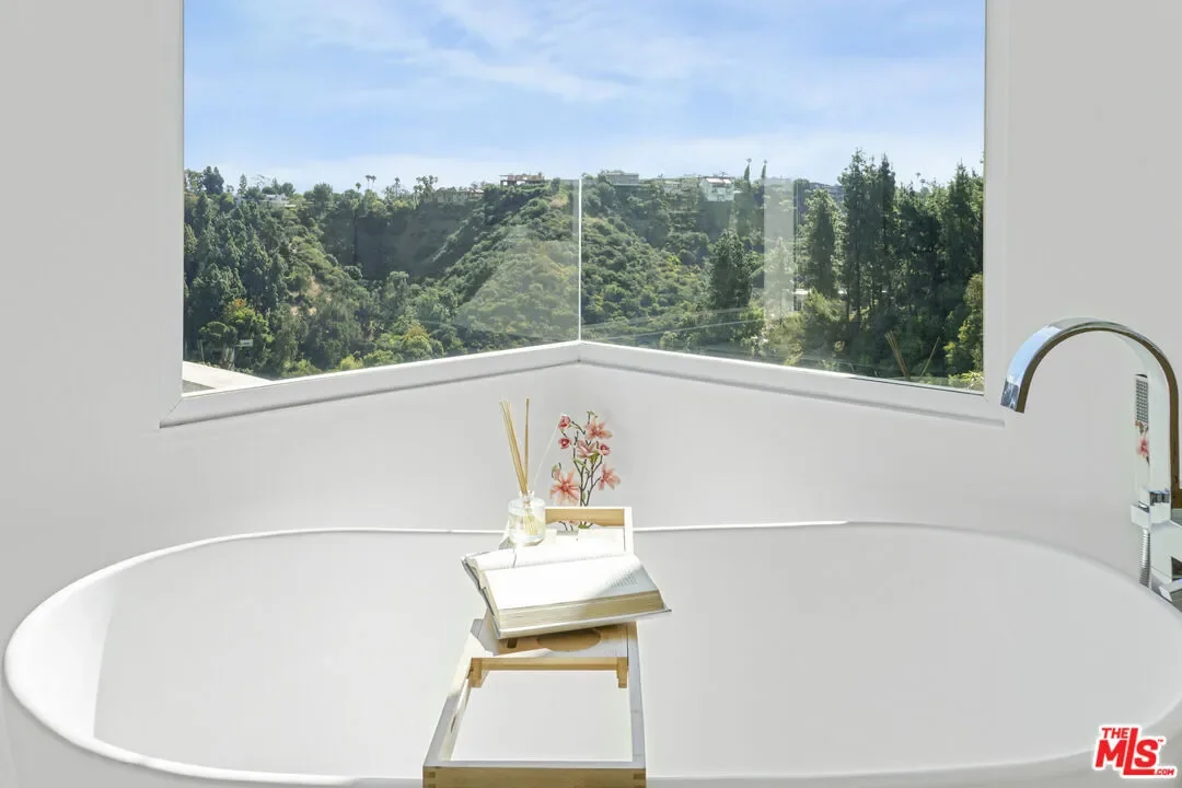 1116 Linda Flora Dr, Los Angeles, California, United States. - Photo 27