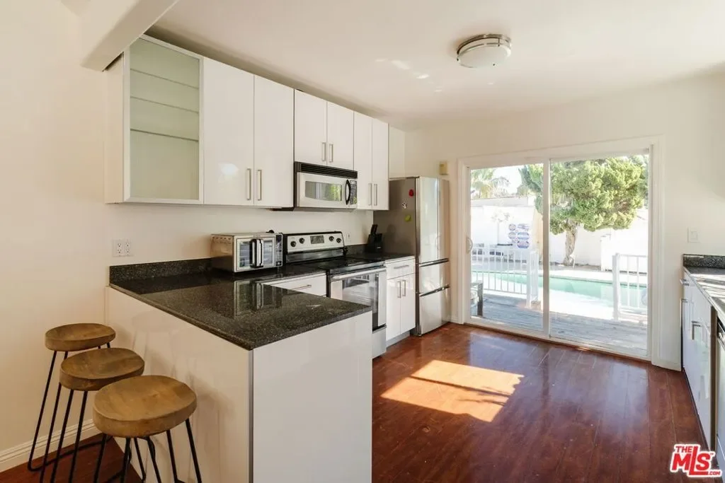 2060 High Tower Drive, Los Angeles, California, United States. - Photo 17
