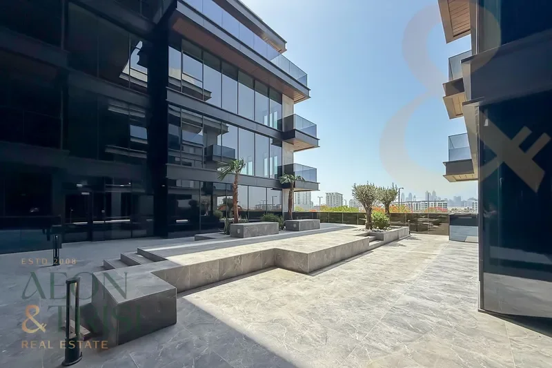 Exterior photo 6