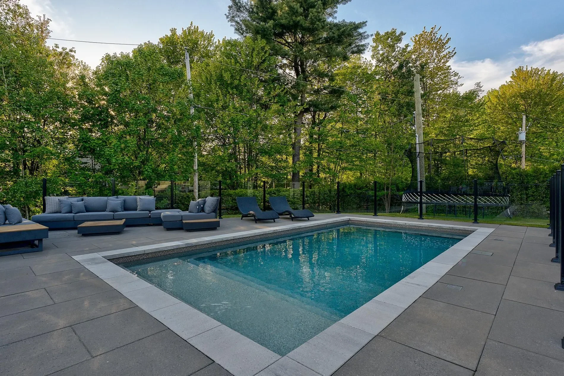 Exterior photo 6