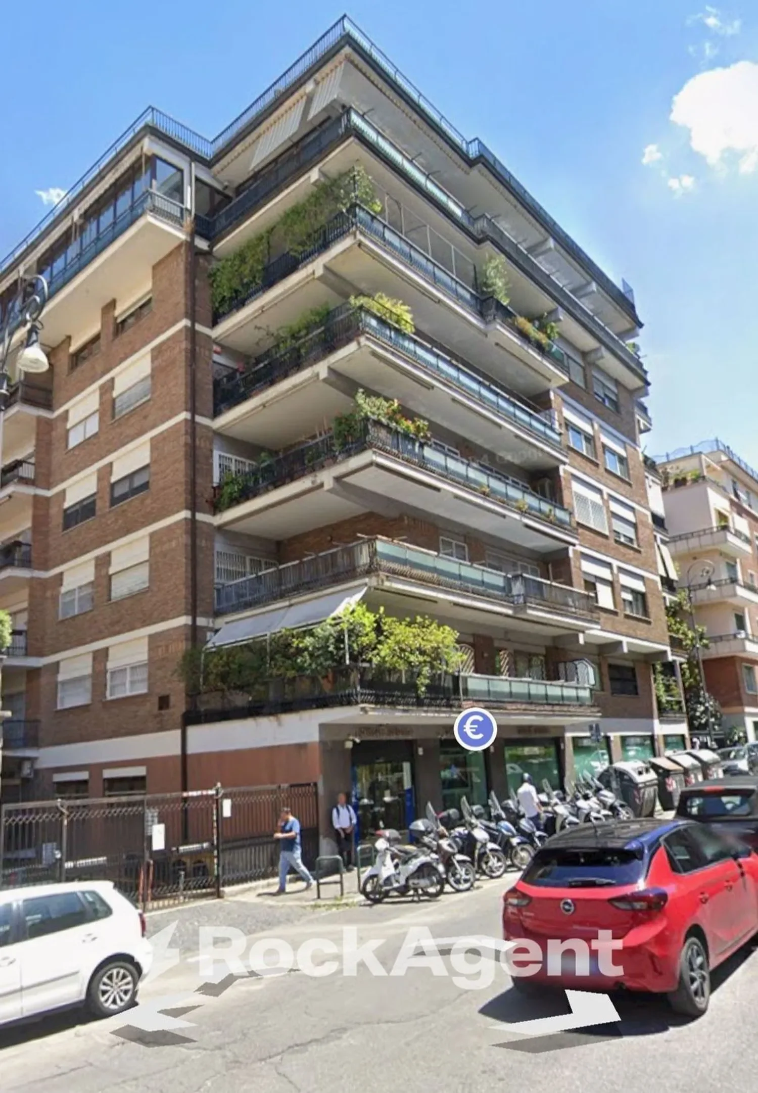 Exterior photo 3
