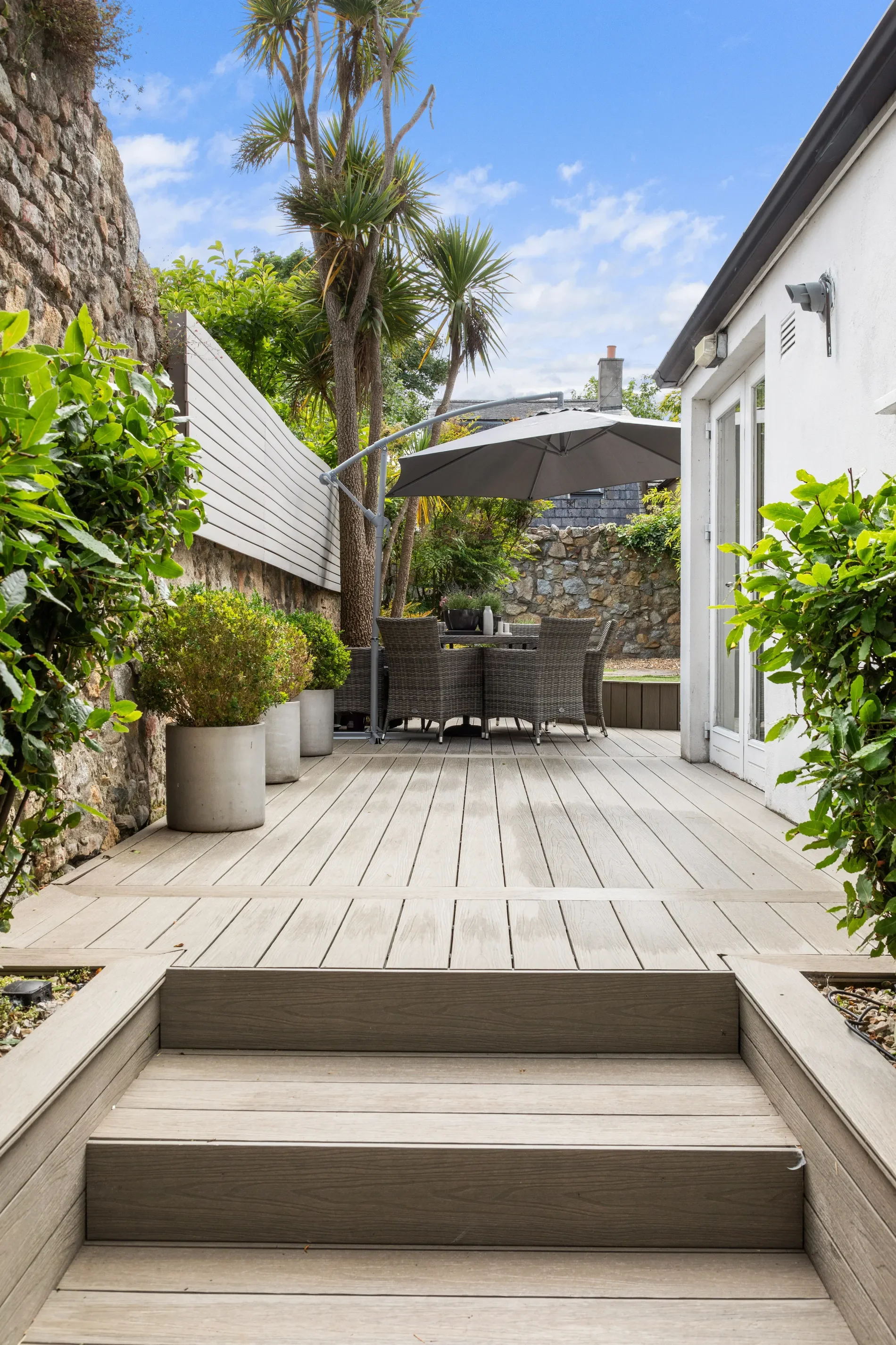 Exterior photo 7