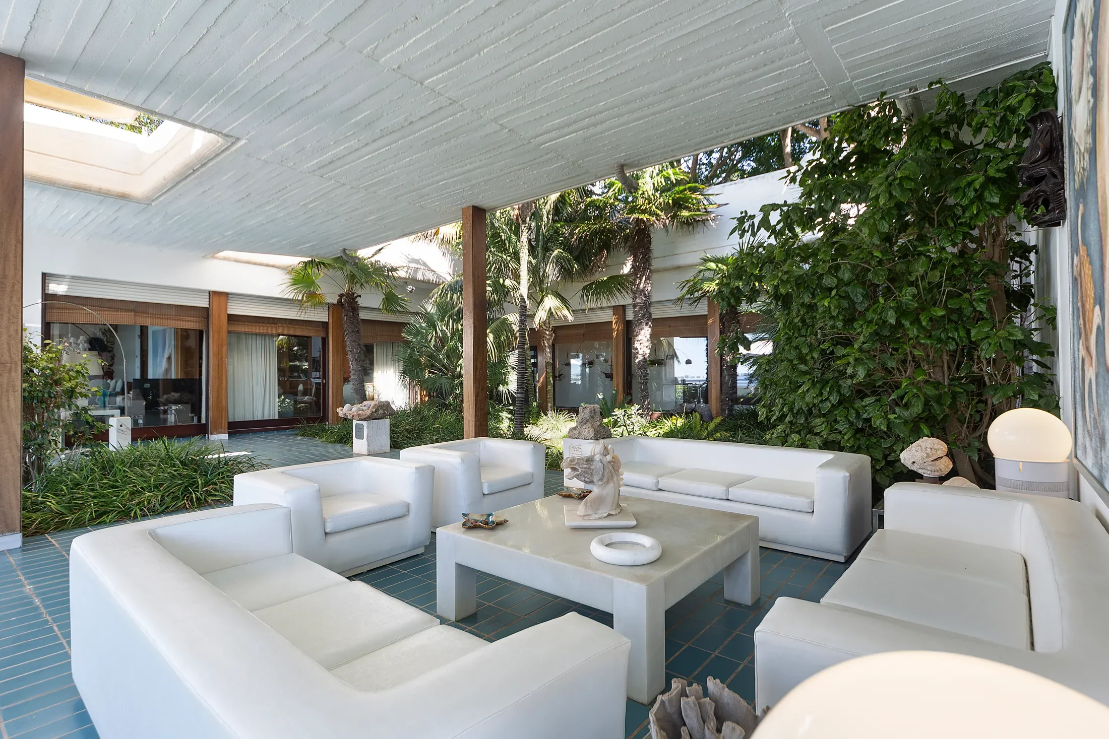 Exterior photo 9