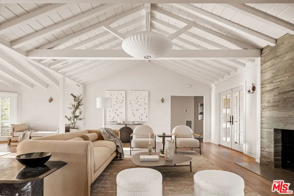 12417 Mulholland Drive, Los Angeles, California, United States. - Photo 15