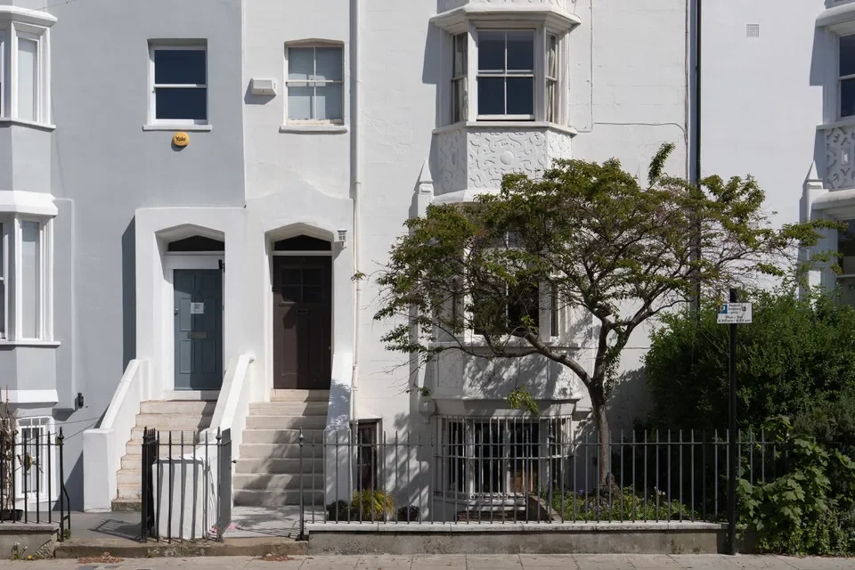 Exterior photo 6