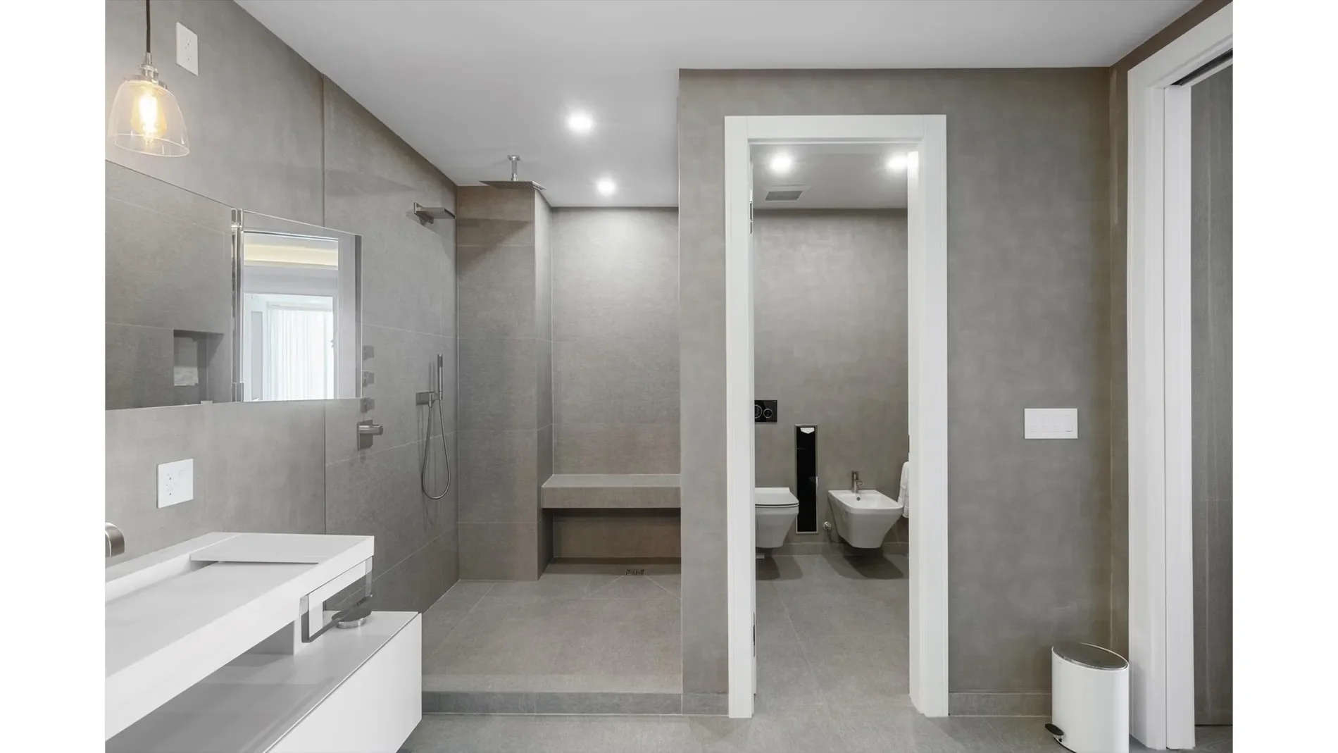 100 S Pointe Dr, Miami Beach, Florida, United States. - Photo 21
