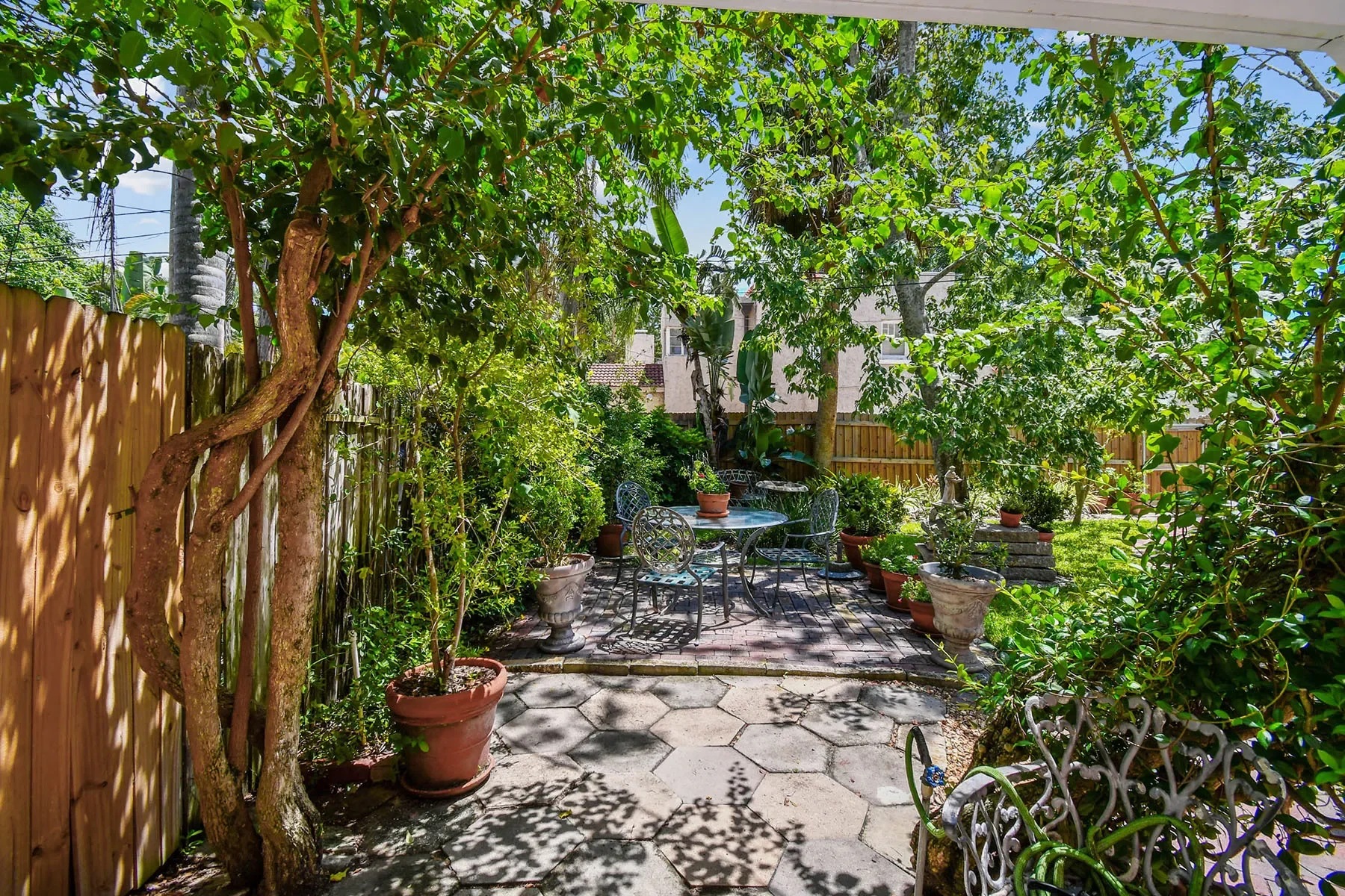 Exterior photo 9