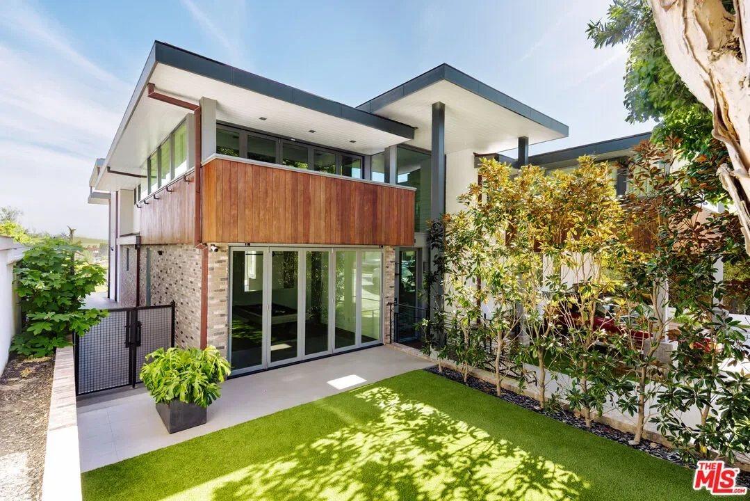 934 1st St, Manhattan Beach, California, United States. - Photo 20