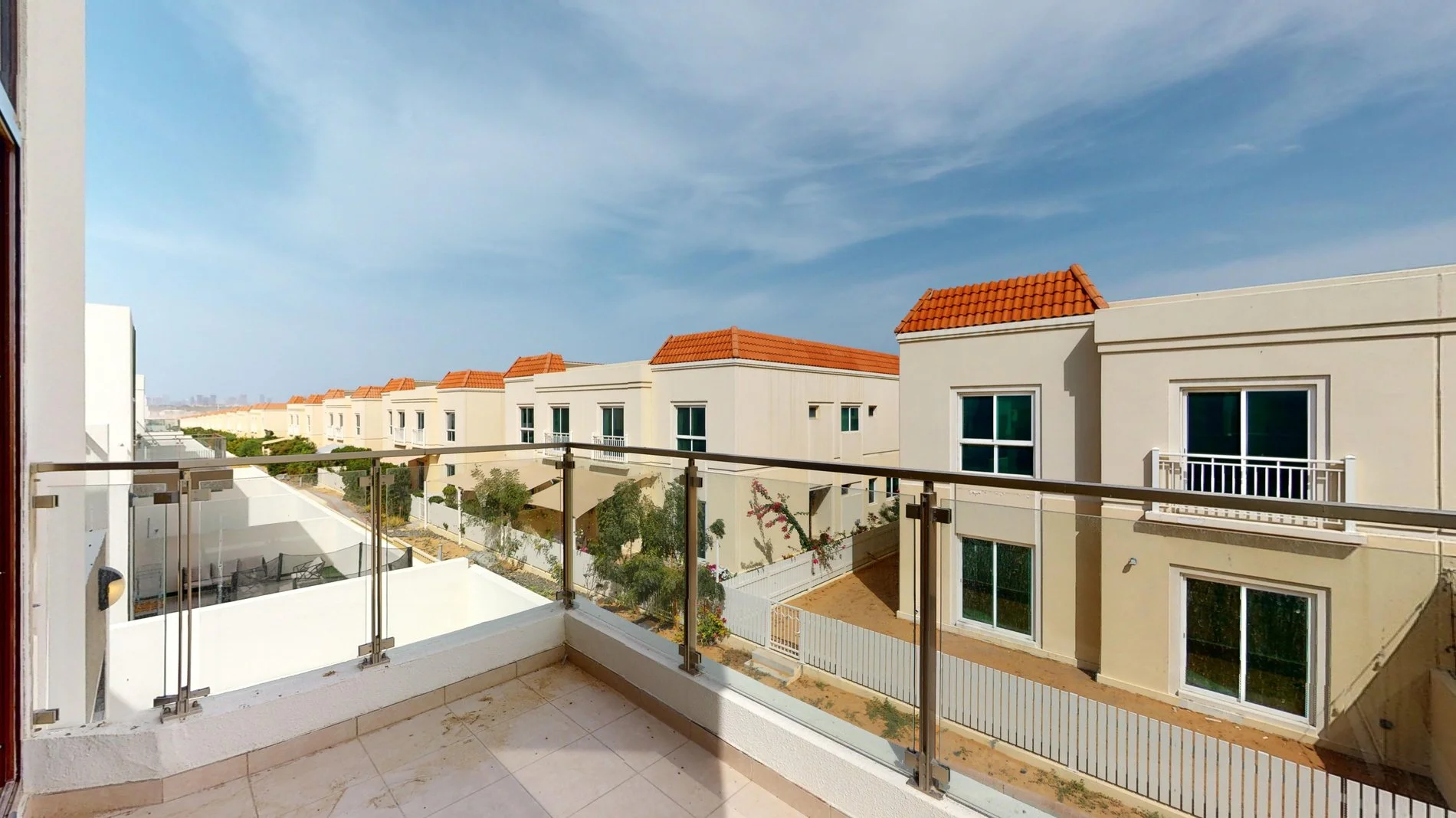Exterior photo 5