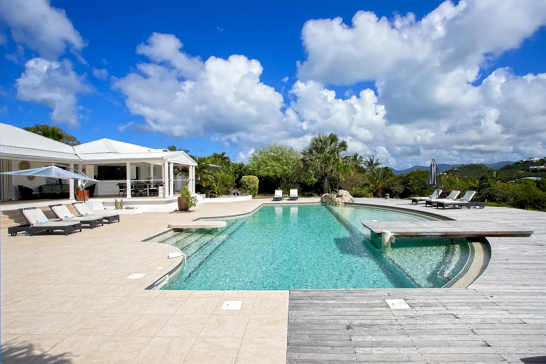 Exterior photo 4