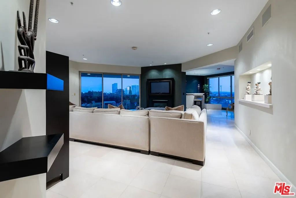 10490 Wilshire Boulevard 604, Los Angeles, California, United States. - Photo 3