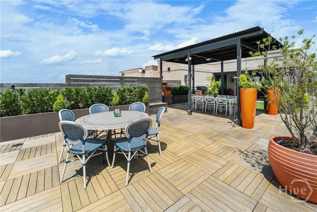 Exterior photo 9
