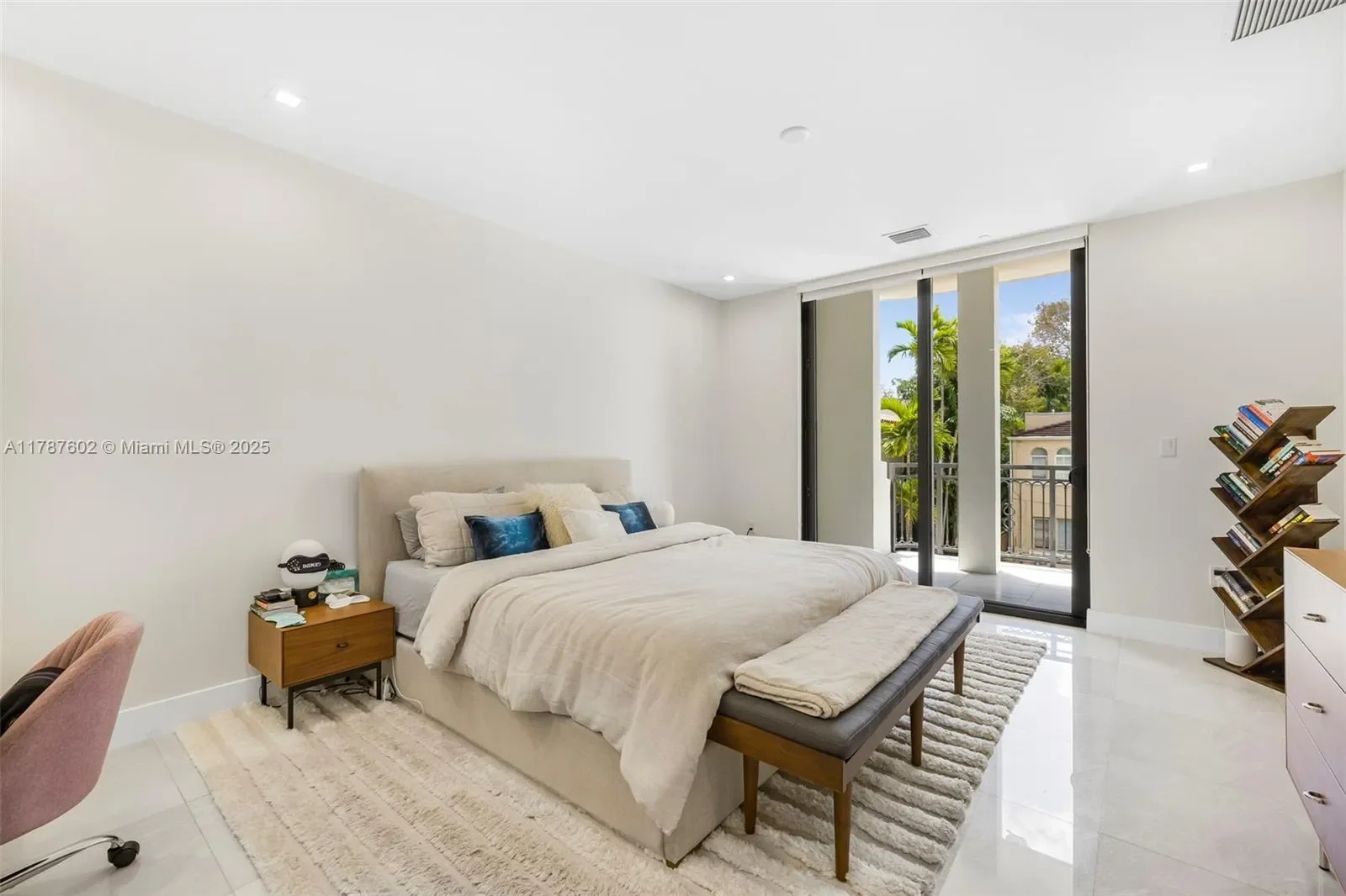 718 Valencia Ave 206, Coral Gables, Florida, United States. - Photo 28