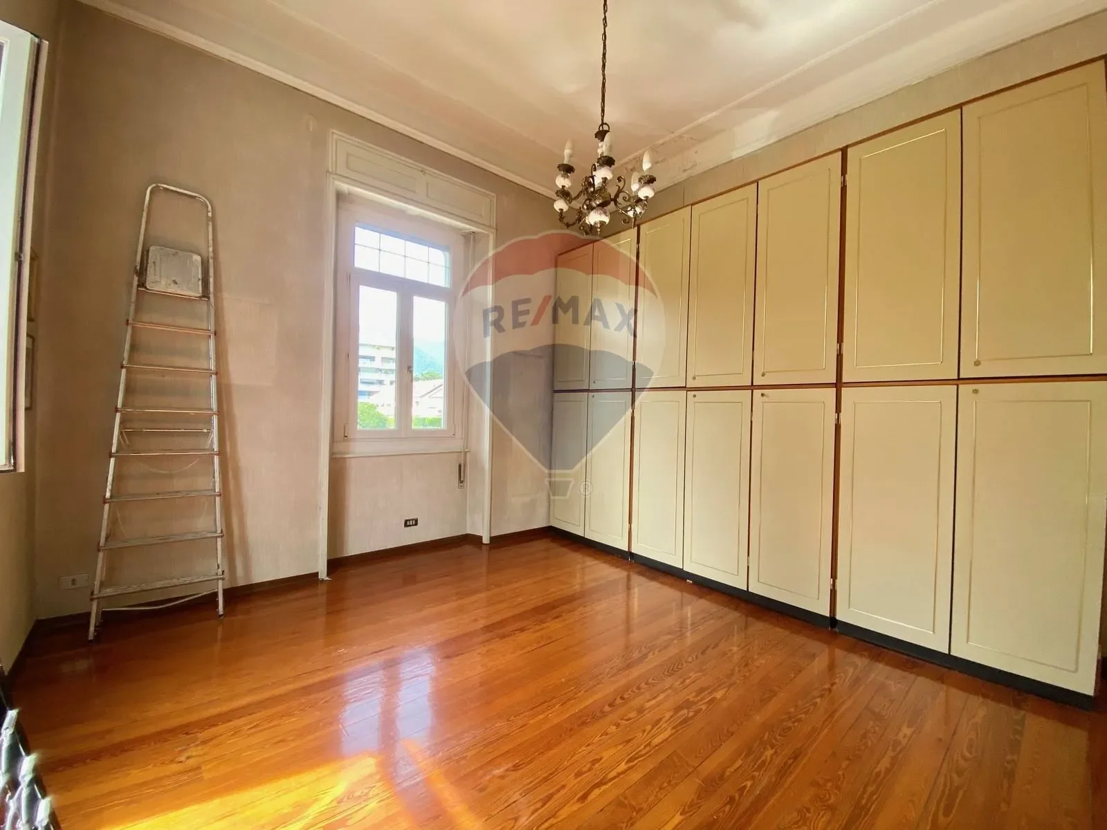 Corso Cairoli, Intra, Piedmont, Italy. - Photo 41