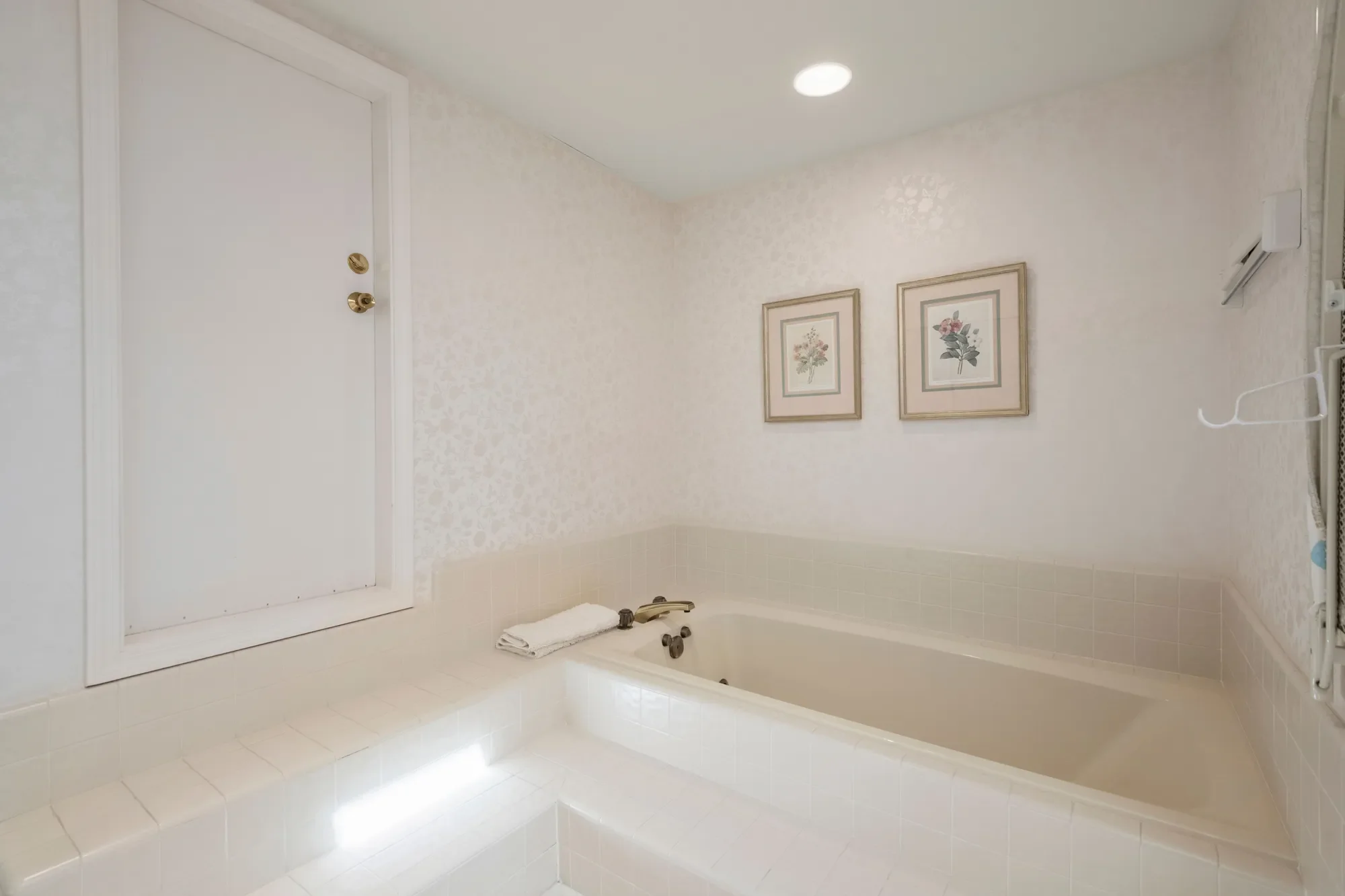 1360 Trinity Drive , Menlo Park, CA 94025, Menlo Park, California, United States. - Photo 14