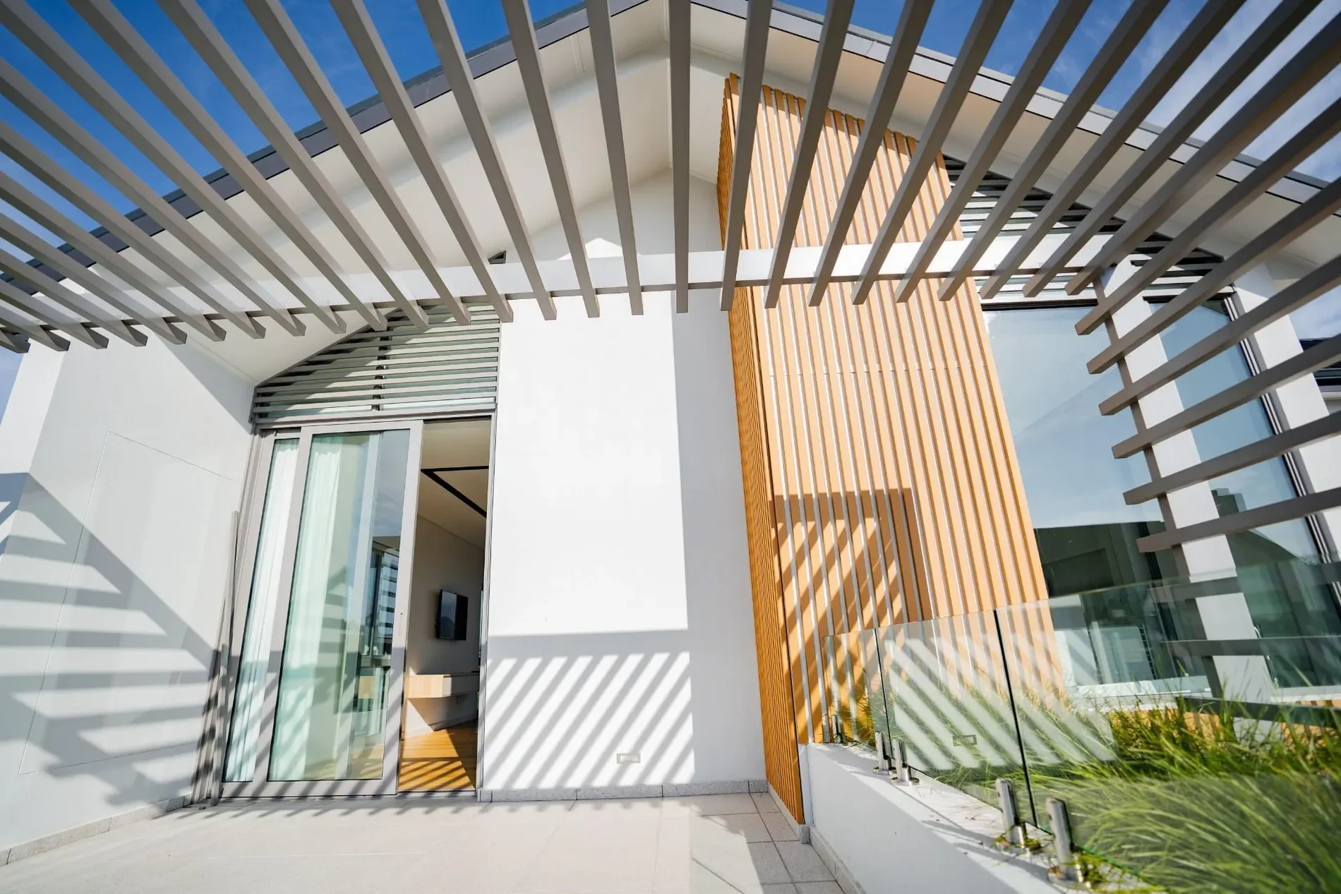 Exterior photo 4