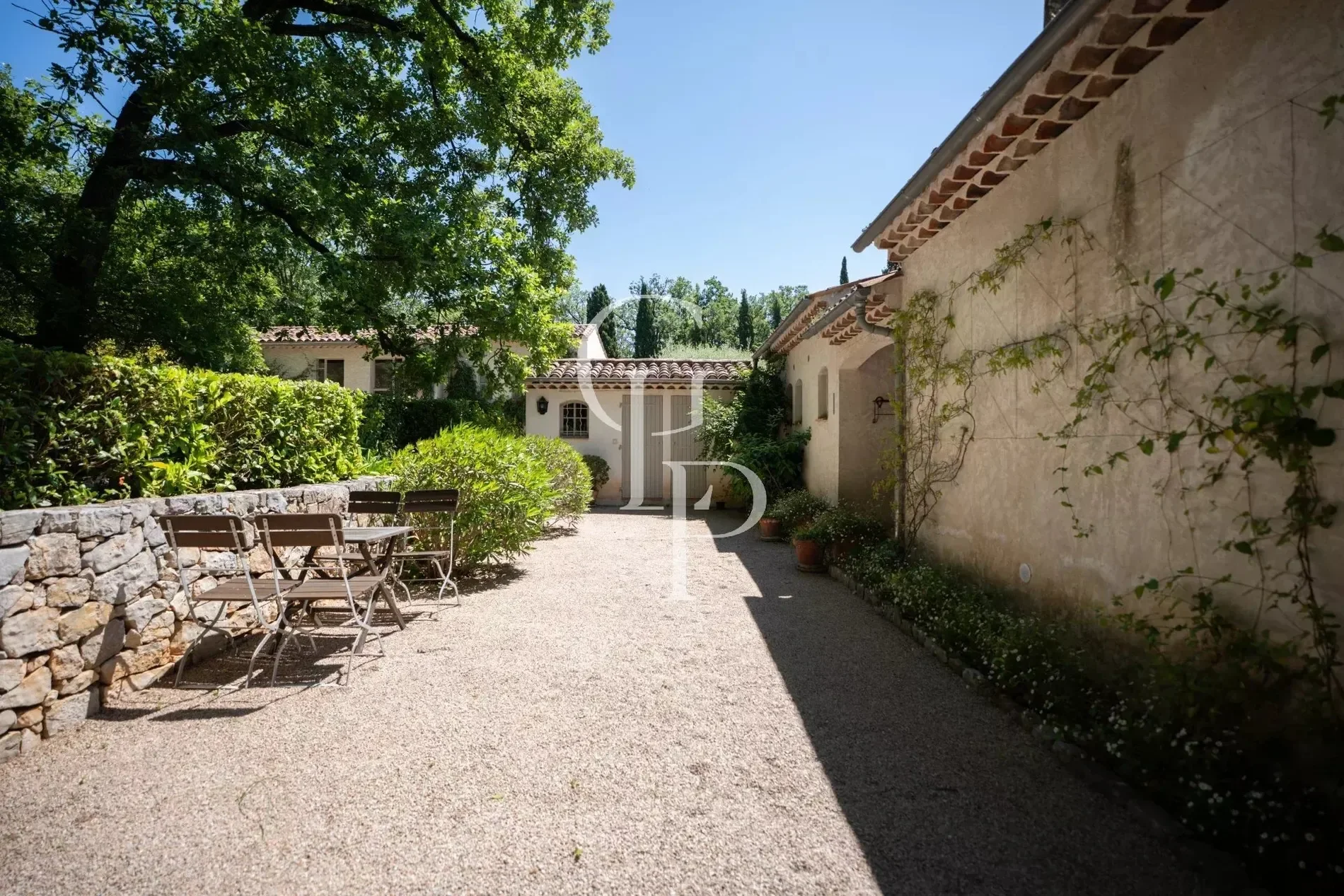Exterior photo 10