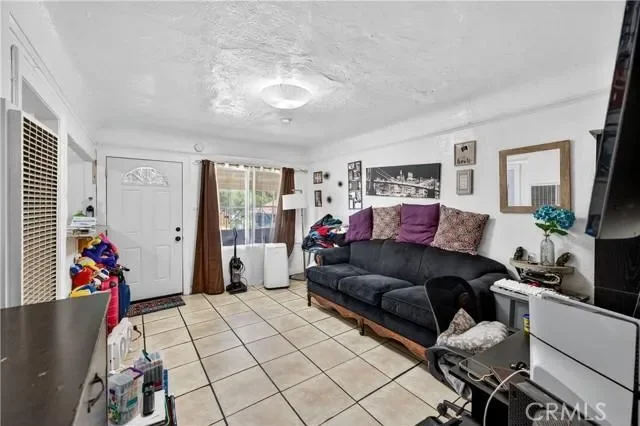 1008 E 74th Street, Los Angeles, CA 90001, Los Angeles, California, United States. - Photo 9