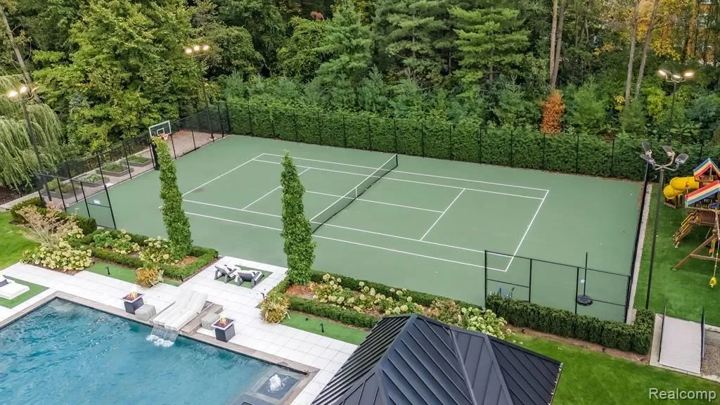 20910 TURNBERRY Boulevard, Northville, MI 48167, Novi, Michigan, United States. - Photo 24