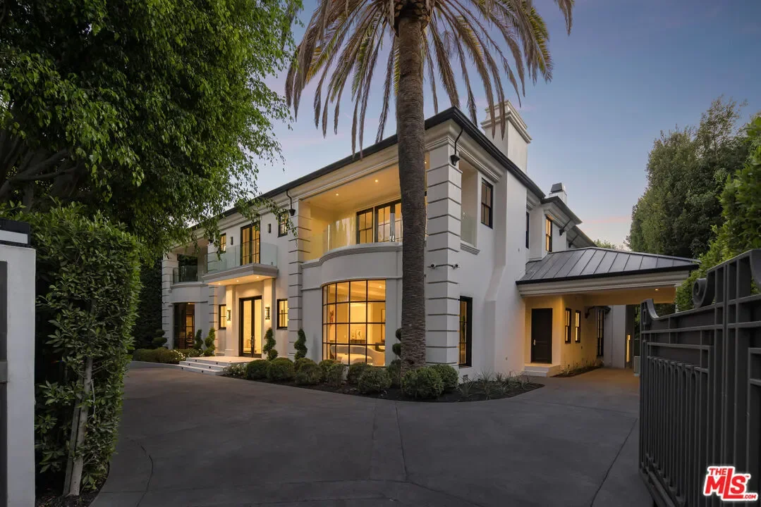 Exterior photo 4