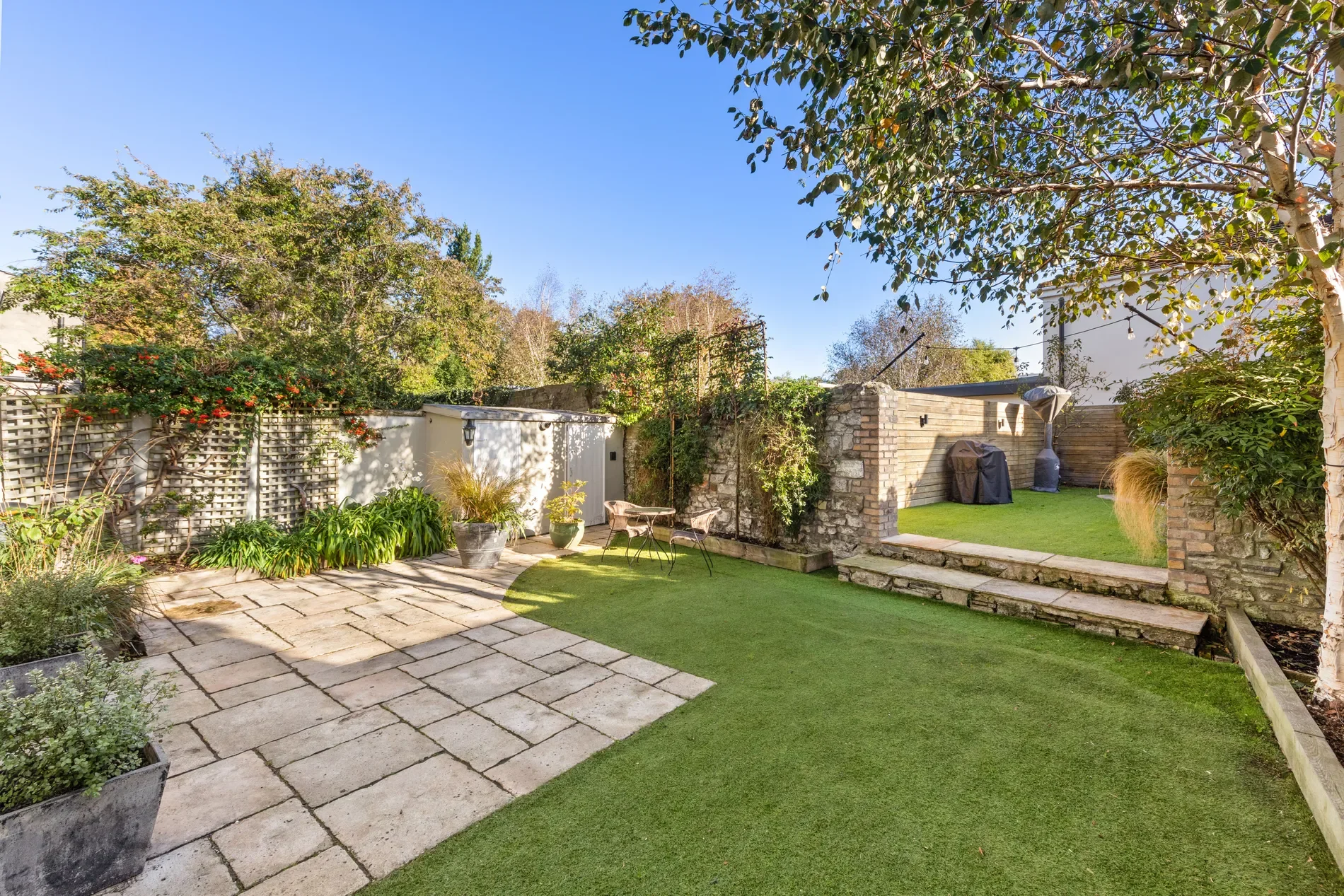 Exterior photo 3