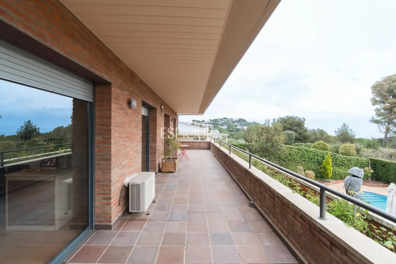 Exterior photo 9