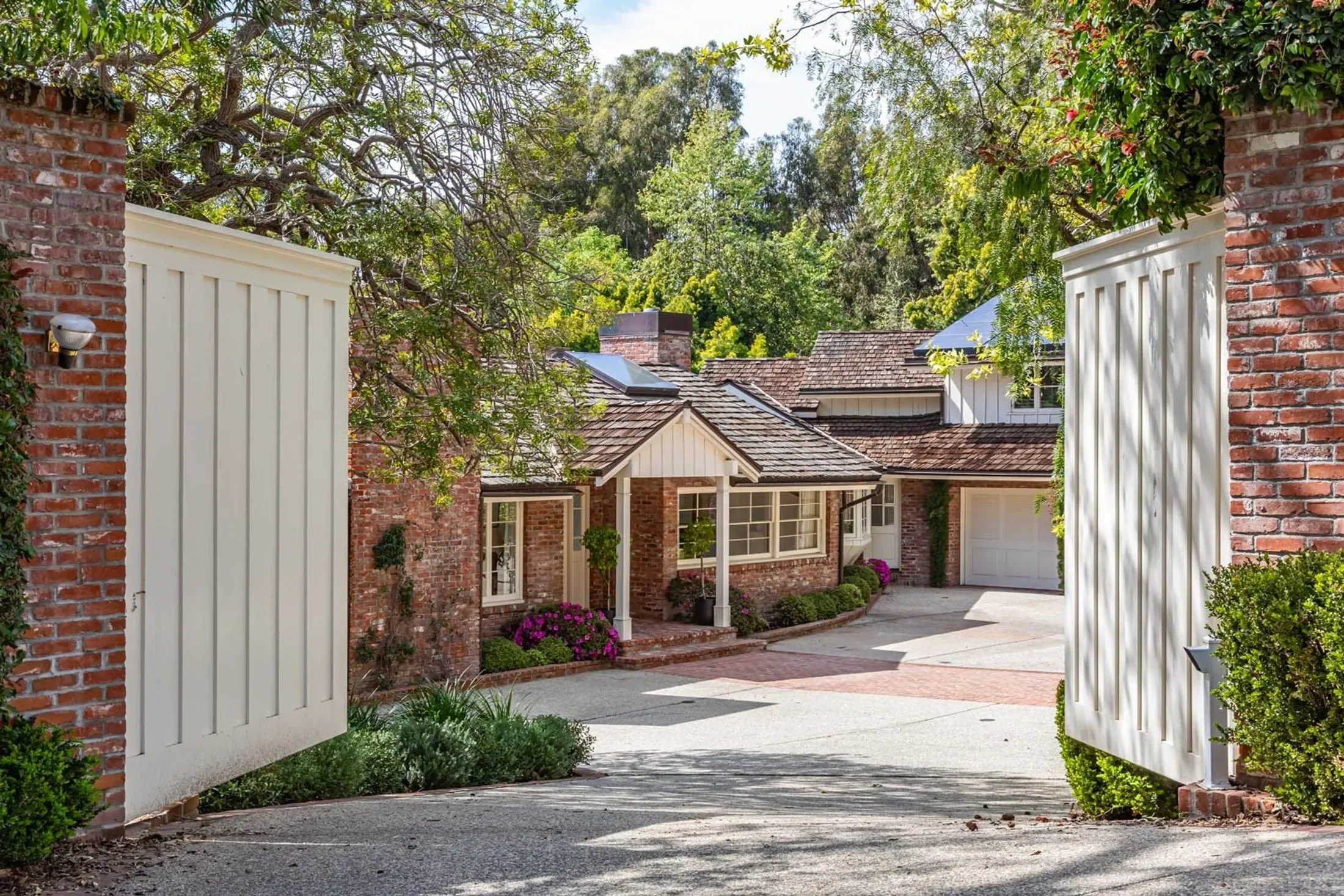 Exterior photo 3