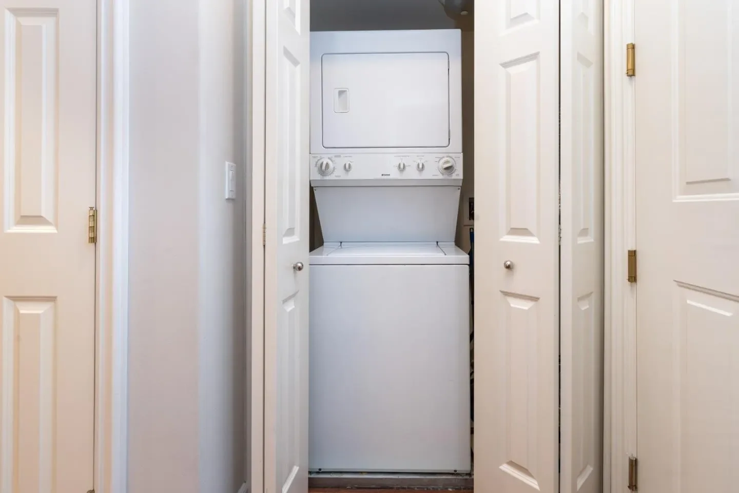 1237 Capuchino Avenue, Burlingame, California, United States. - Photo 38