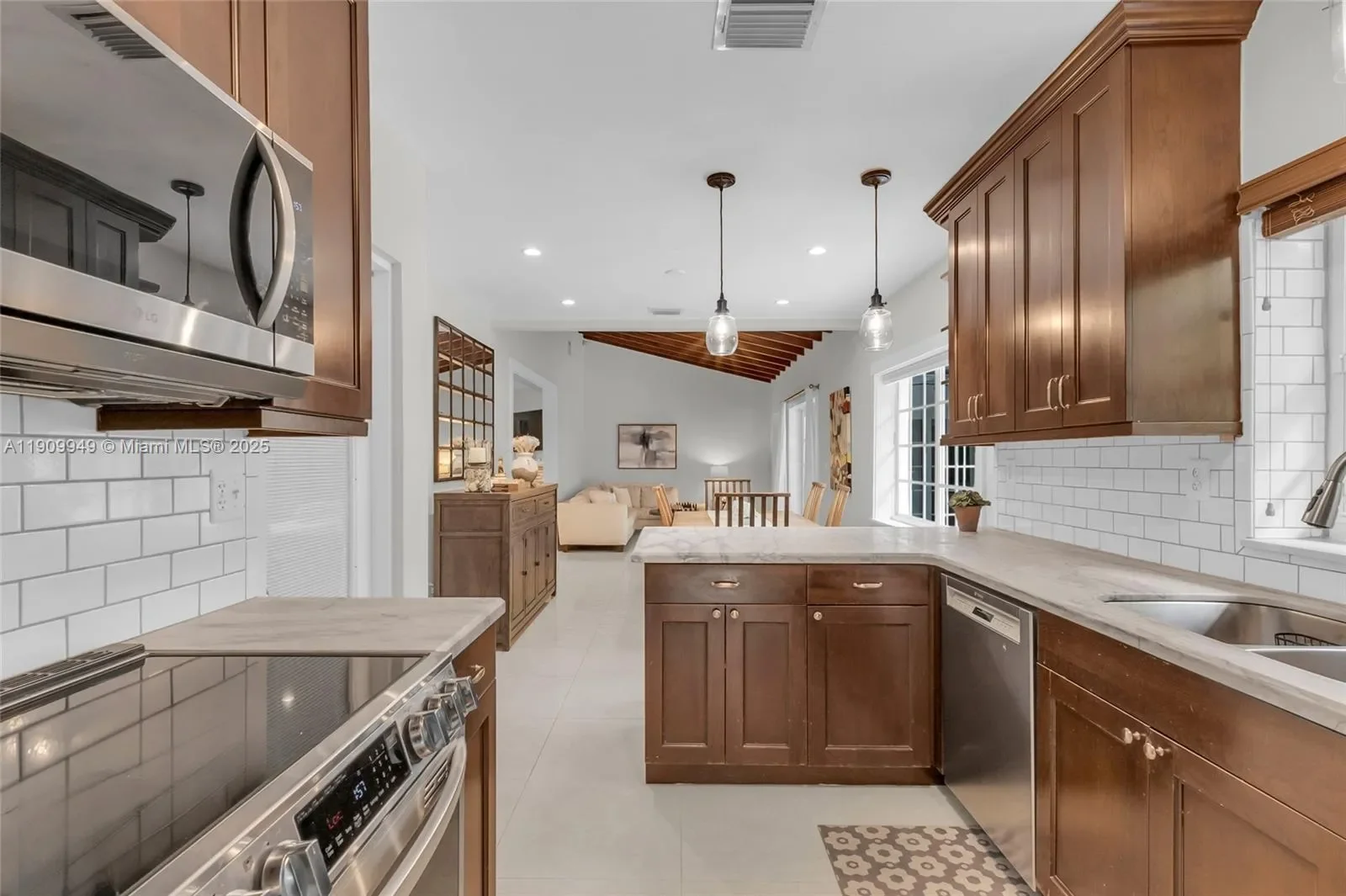 1536 Alegriano Ave, Coral Gables, Florida, United States. - Photo 9
