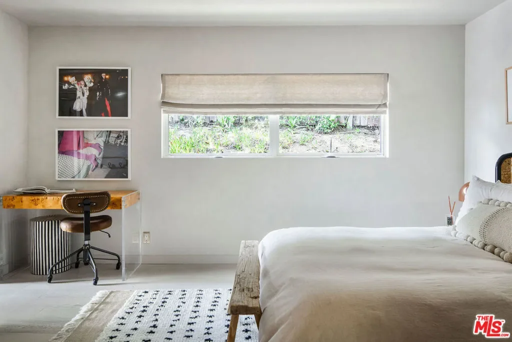 2102 Ridgemont Drive, Los Angeles, California, United States. - Photo 19