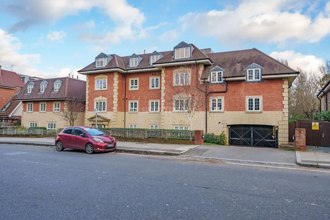Aspen Court, Holders Hill Road, London, England, United Kingdom. - Photo 11