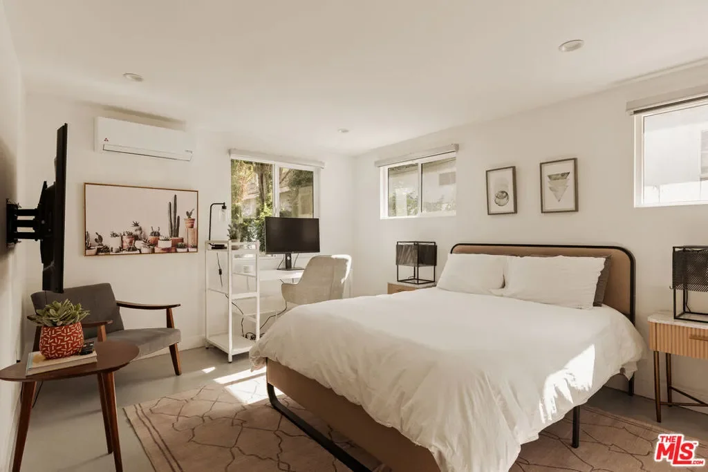 6448 Peach Avenue, Los Angeles, California, United States. - Photo 5