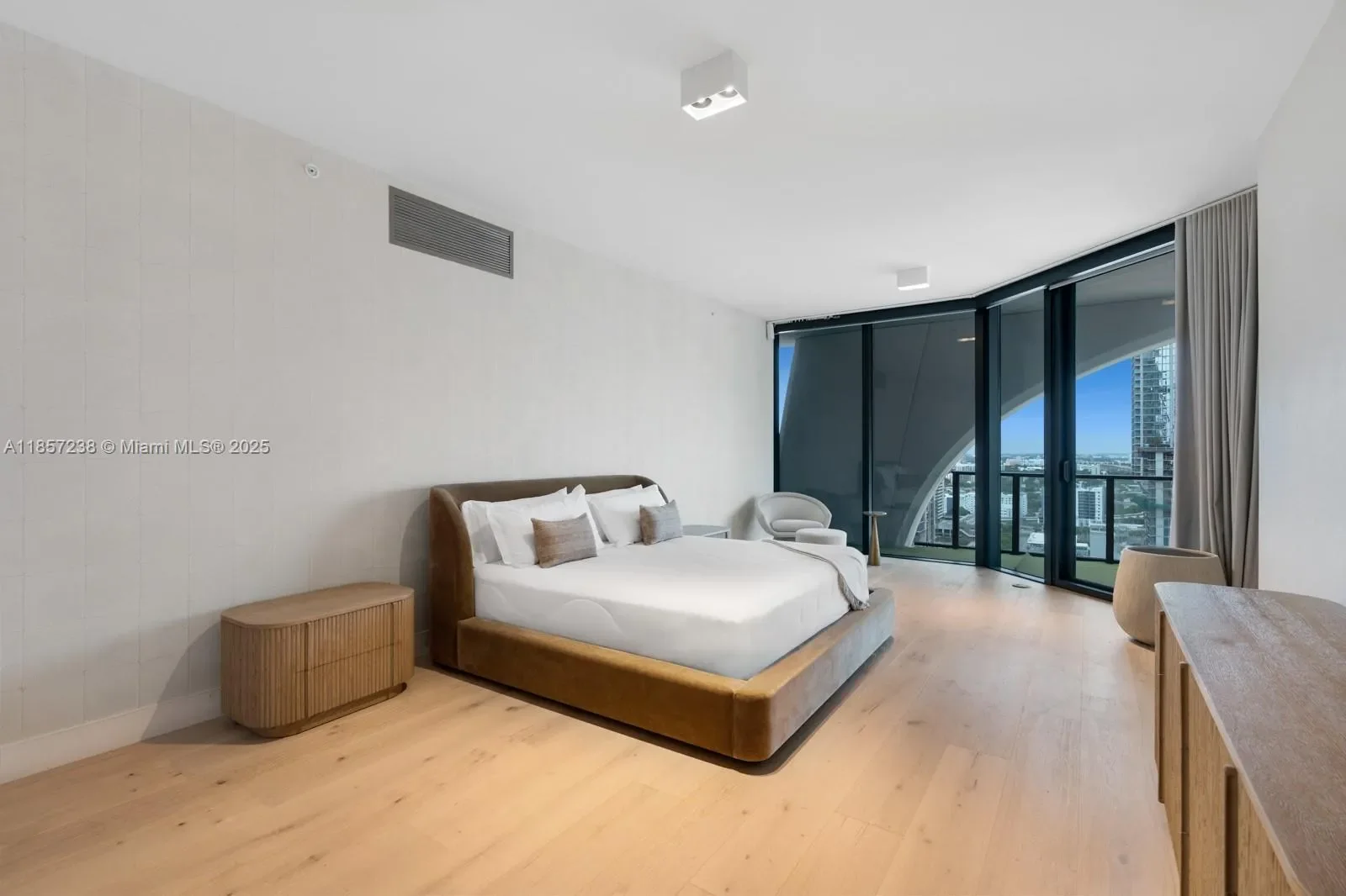 Gallery photo 10