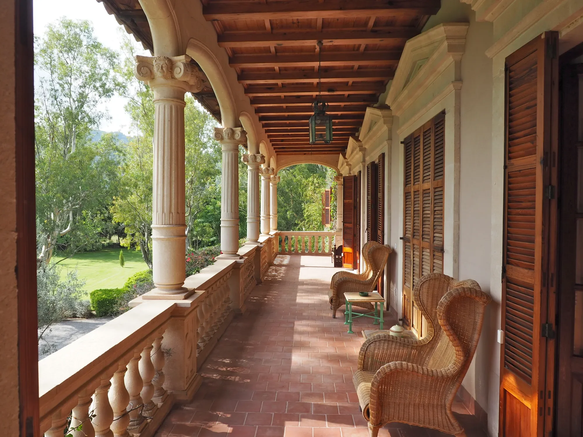 Exterior photo 6