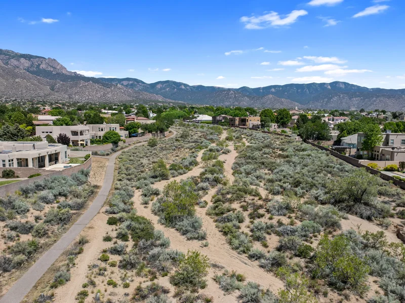 12116 Coral Dawn Road NE, Albuquerque, NM 87122, Albuquerque, New Mexico, United States. - Photo 46