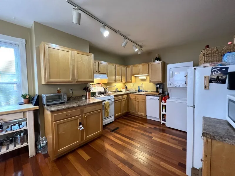 379 Cumberland Avenue 3, Portland, ME 04101, Portland, Maine, United States. - Photo 8