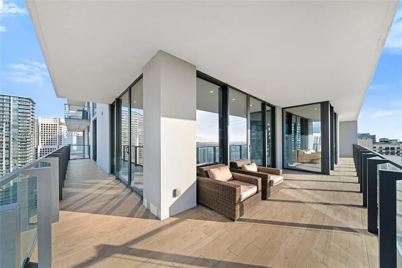 88 SW 7th St 3212, Miami, FL, 33130, USA, Miami, Florida, United States. - Photo 12
