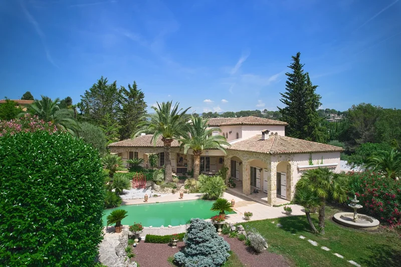 Mougins - villa with stone close to the old village