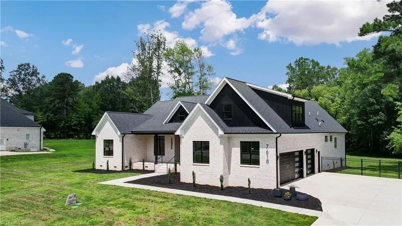 7618 Pemberley Drive, Oak Ridge, North Carolina, United States. - Photo 3