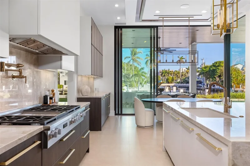 100 Royal Palm Drive, Fort Lauderdale, Florida, United States. - Photo 25