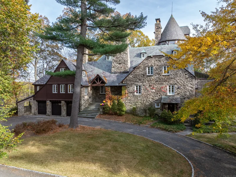 271 Hunting Ridge Rd, Stamford, Connecticut, United States. - Photo 2