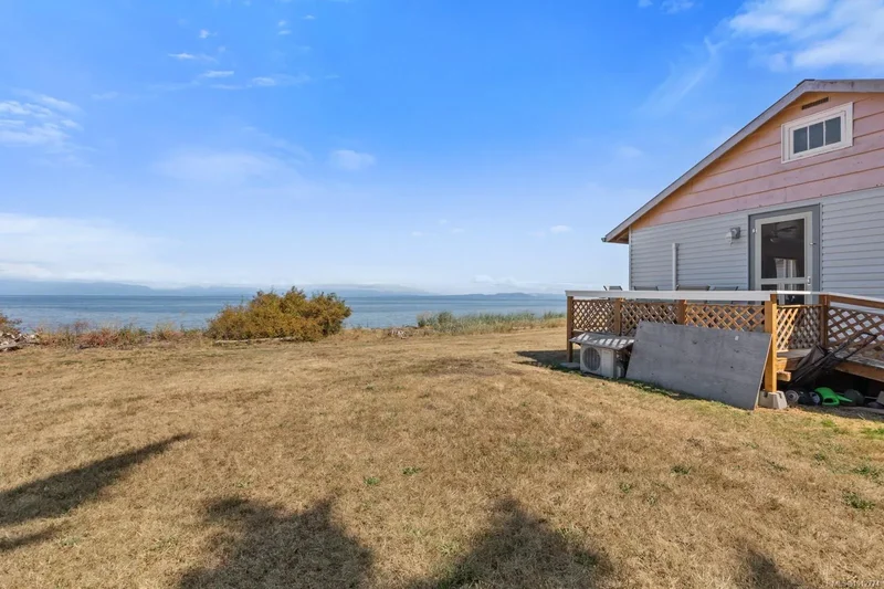 An iconic waterfront property with 10 acres!