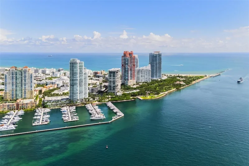 1000 S Pointe Dr 703, Miami Beach, Florida, United States. - Photo 31
