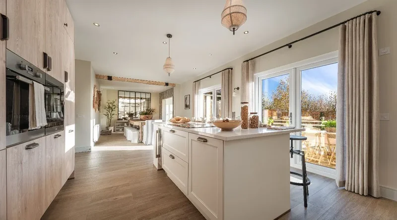 The Murray Garden Room is a beautiful 5-bedroom detached family home with separate double garage, of